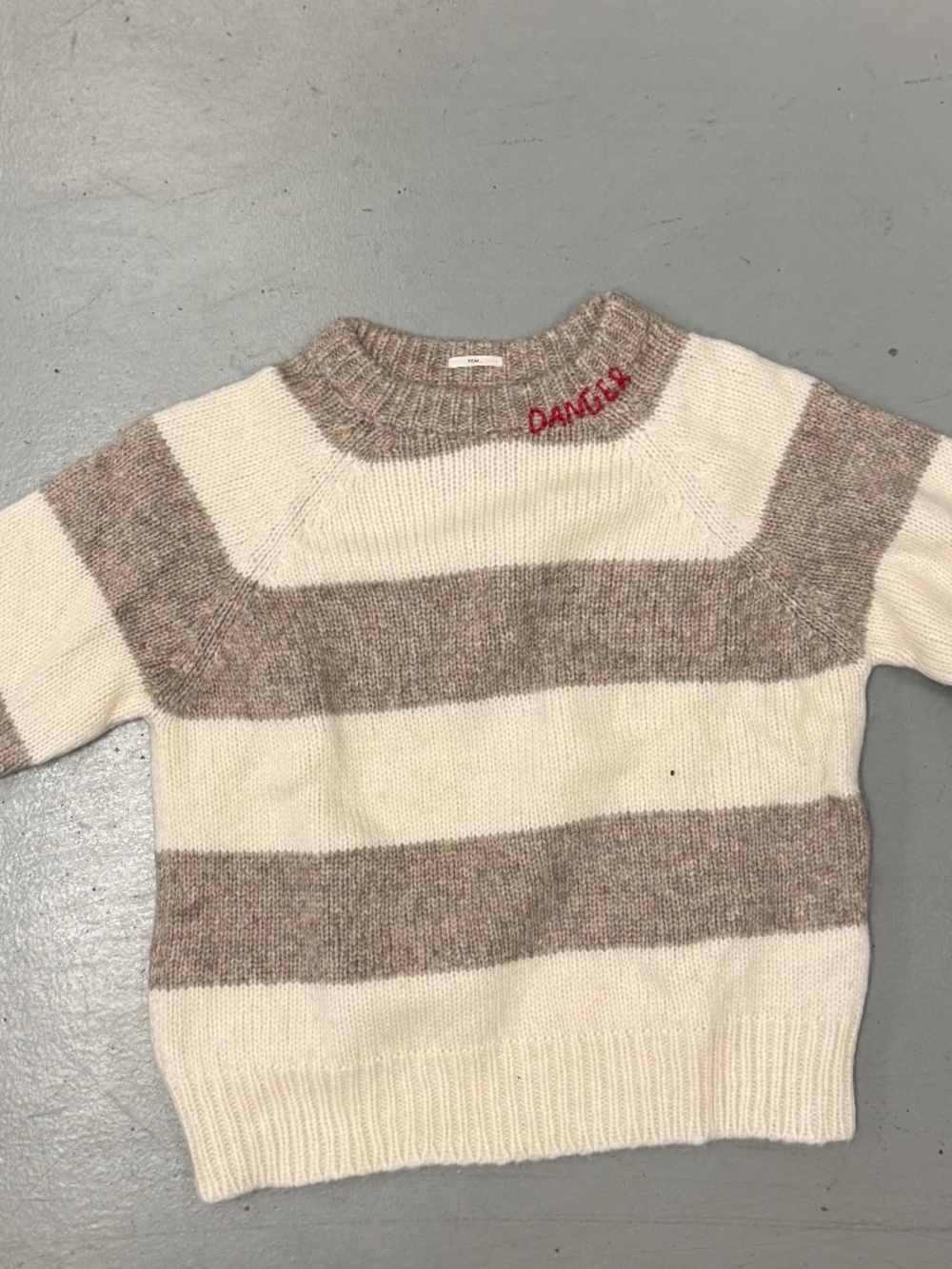 ROAR Sweater - Picture 3 of 5